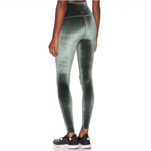 Beyond Yoga Velvet Midi High Waisted Leggings in Forest Green size Medium - Picture 2 of 8